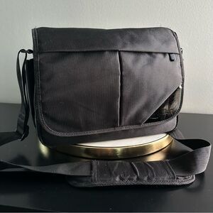 Nikon DSLR Black Nylon Camera Messenger Padded Bag Photographer Videographer